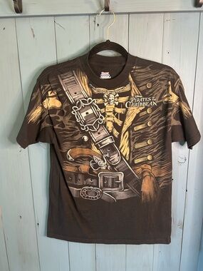 Vintage Disney Hanes Black Graphic Pirate Chest Print Short Sleeve Tee | Boys 18